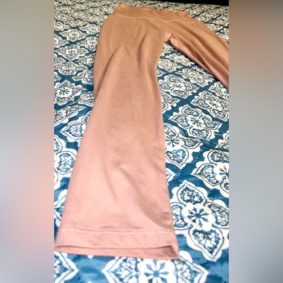 Women’s Workout Set Light Pink Leggings + Criss-cross Cami - Picture 13 of 15